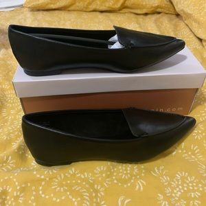 Black leather pointy flats